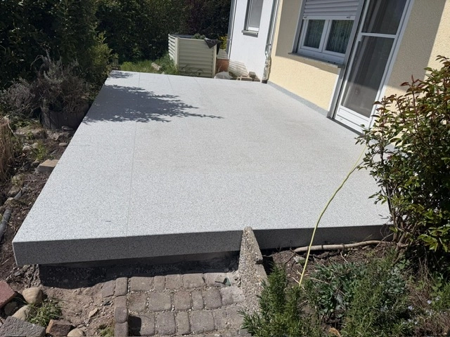 Naturstein_Terrasse_hell