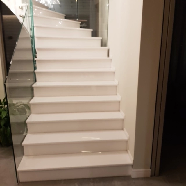 Natursteinmaterialien für Treppen